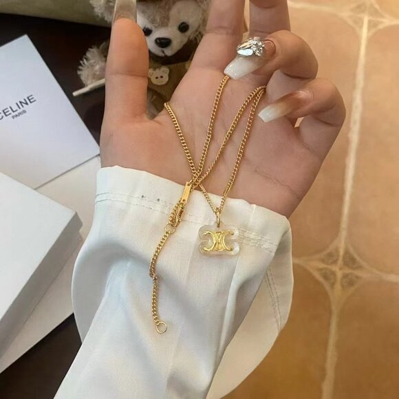 Chanel Arc de Triomphe Necklace - Picture 5 of 5